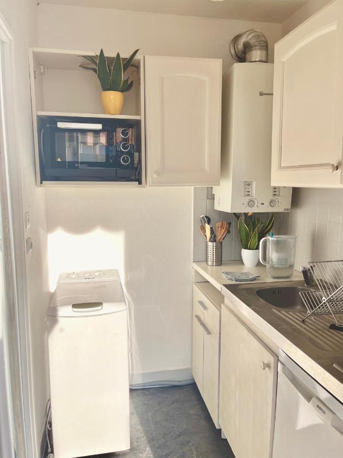 Appartement With Terrace And Sea View, 10 Min To The
